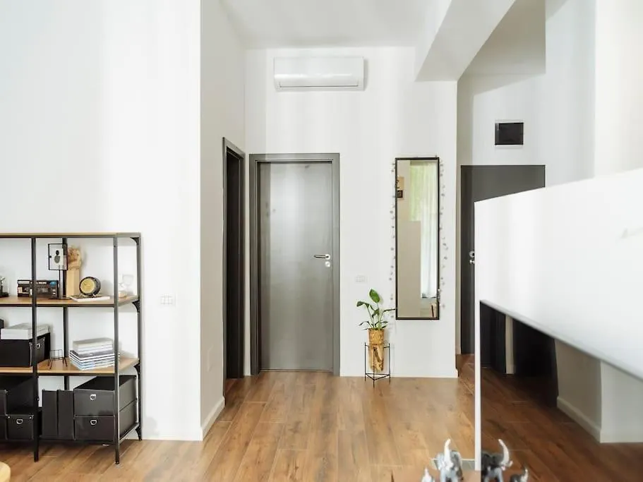 Central 2 Apartment - New Building & Parking Бухарест