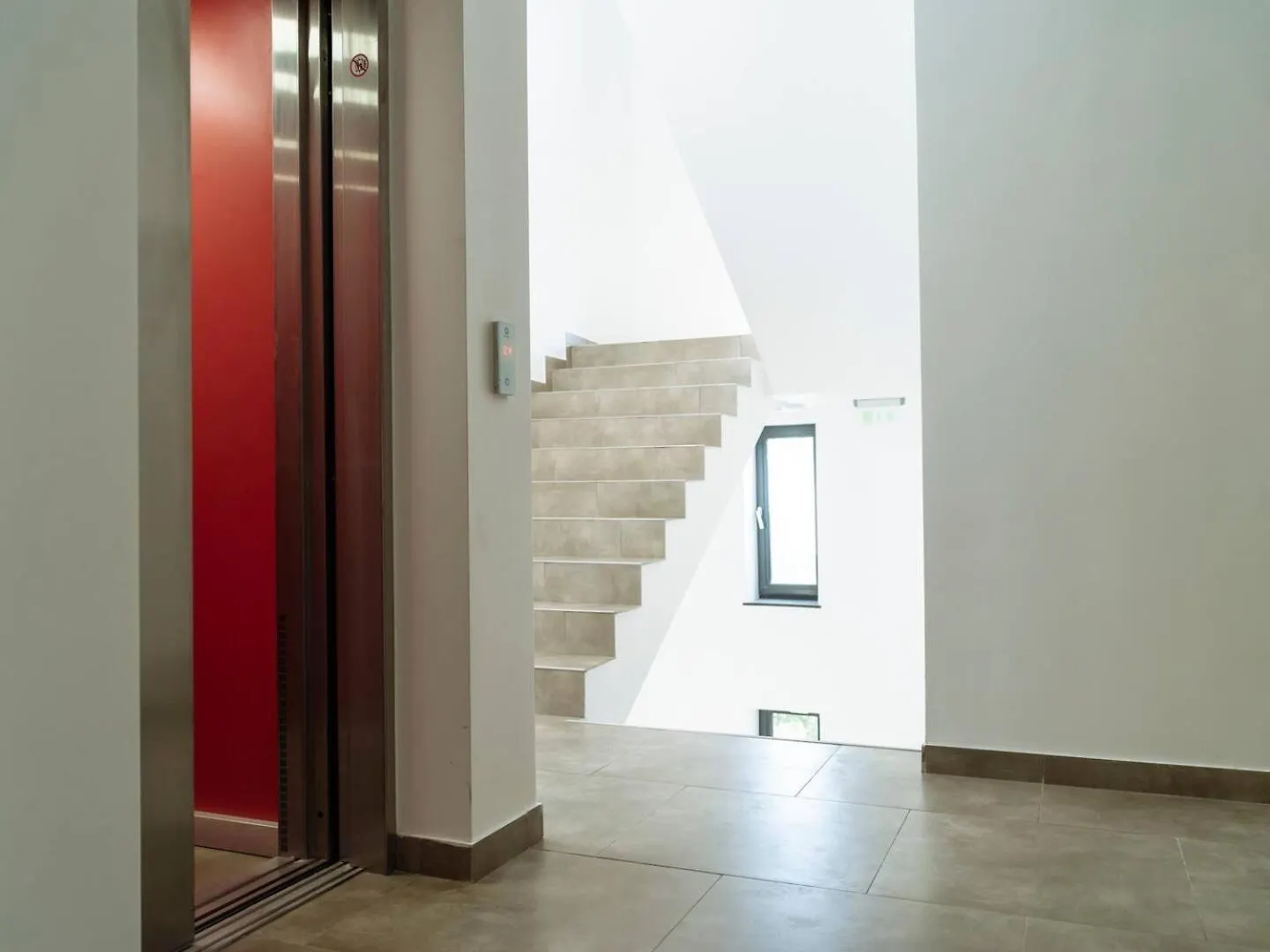 Central 2 Apartment - New Building & Parking Бухарест