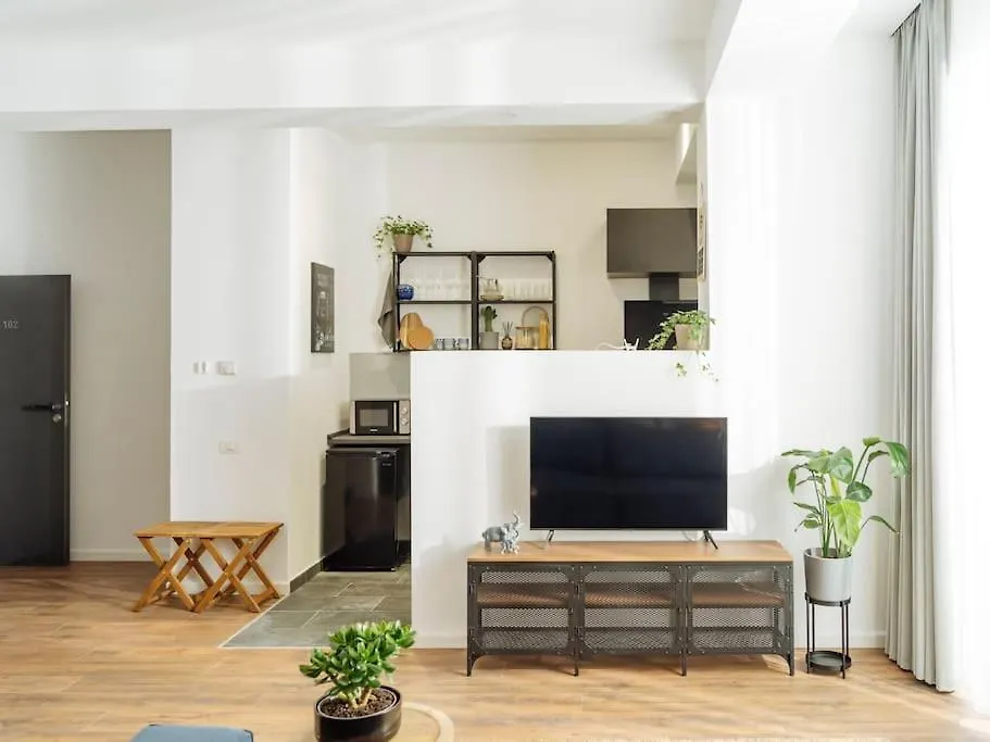 Central 2 Apartment - New Building & Parking Bucharest Romania