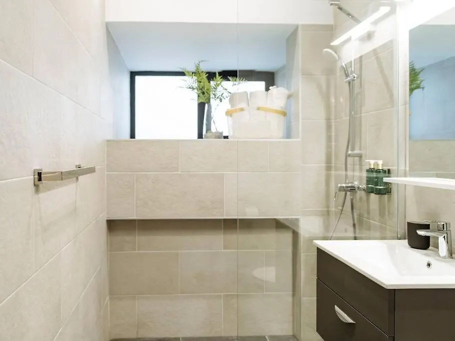 Central 2 Apartment - New Building & Parking Bucharest Romania